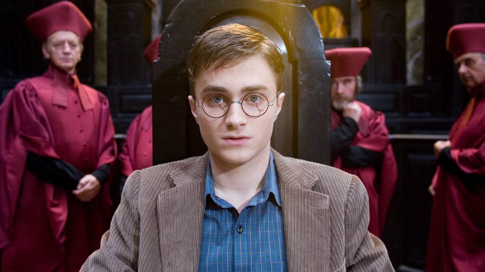 Daniel Radcliffe Harry Potter Costars Got Pitched Wizard Of Oz Remake daniel-radcliffe-harry-potter-costars-got-pitched-wizard-of-oz-remake