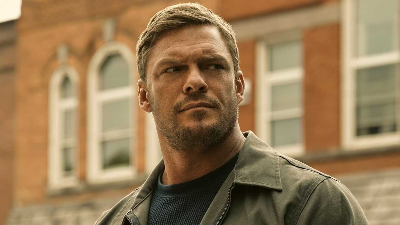 Jack Reacher (Alan Ritchson) in Reacher