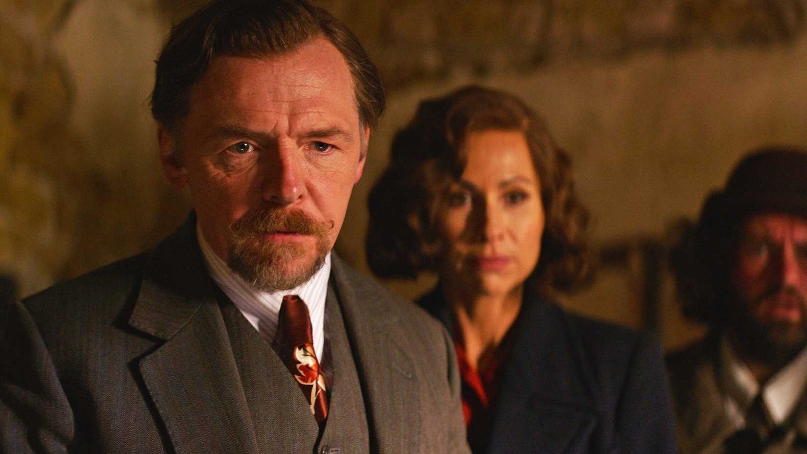 Simon Pegg in Nandor Fodor and the Talking Mongoose