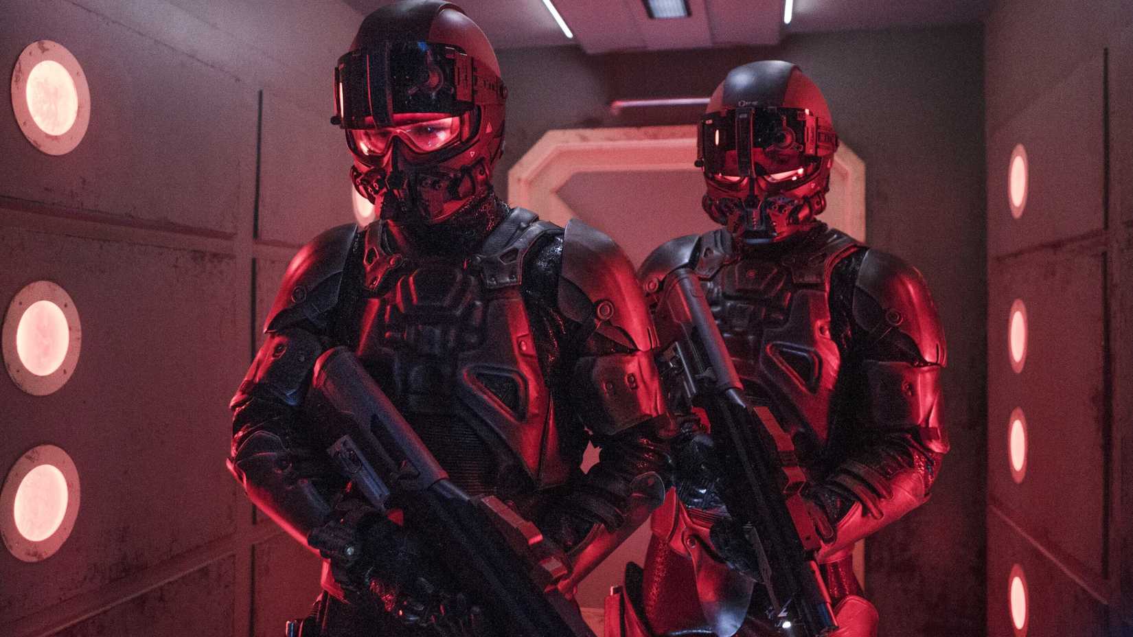 Steven Strait and Wes Chatham in The Expanse