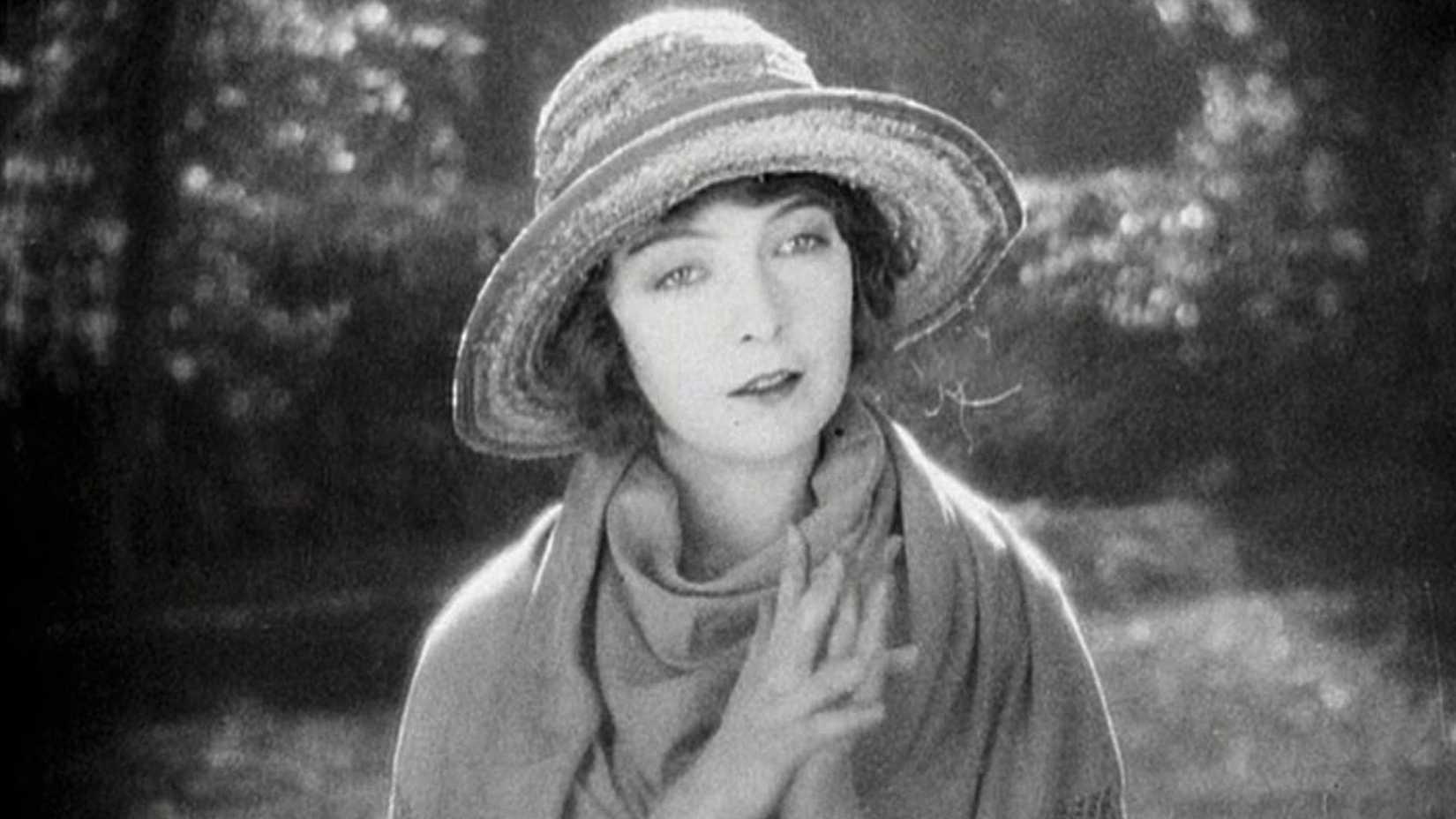 Lillian Gish in 'The White Sister'