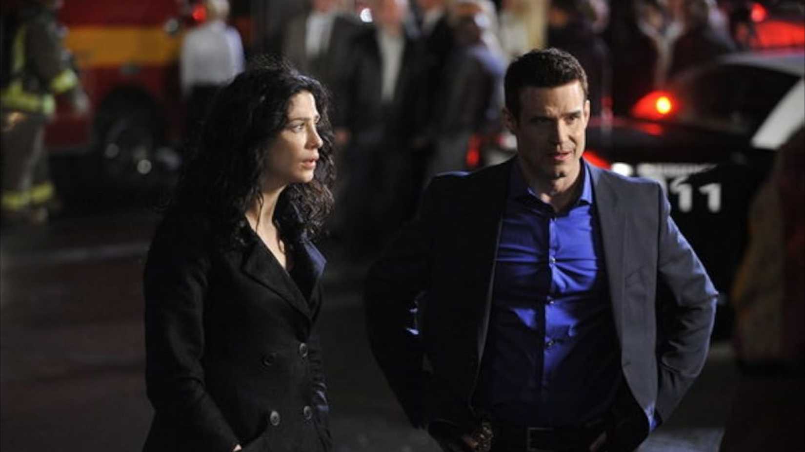 Joanne Kelly e Eddie McClintock em Warehouse 13