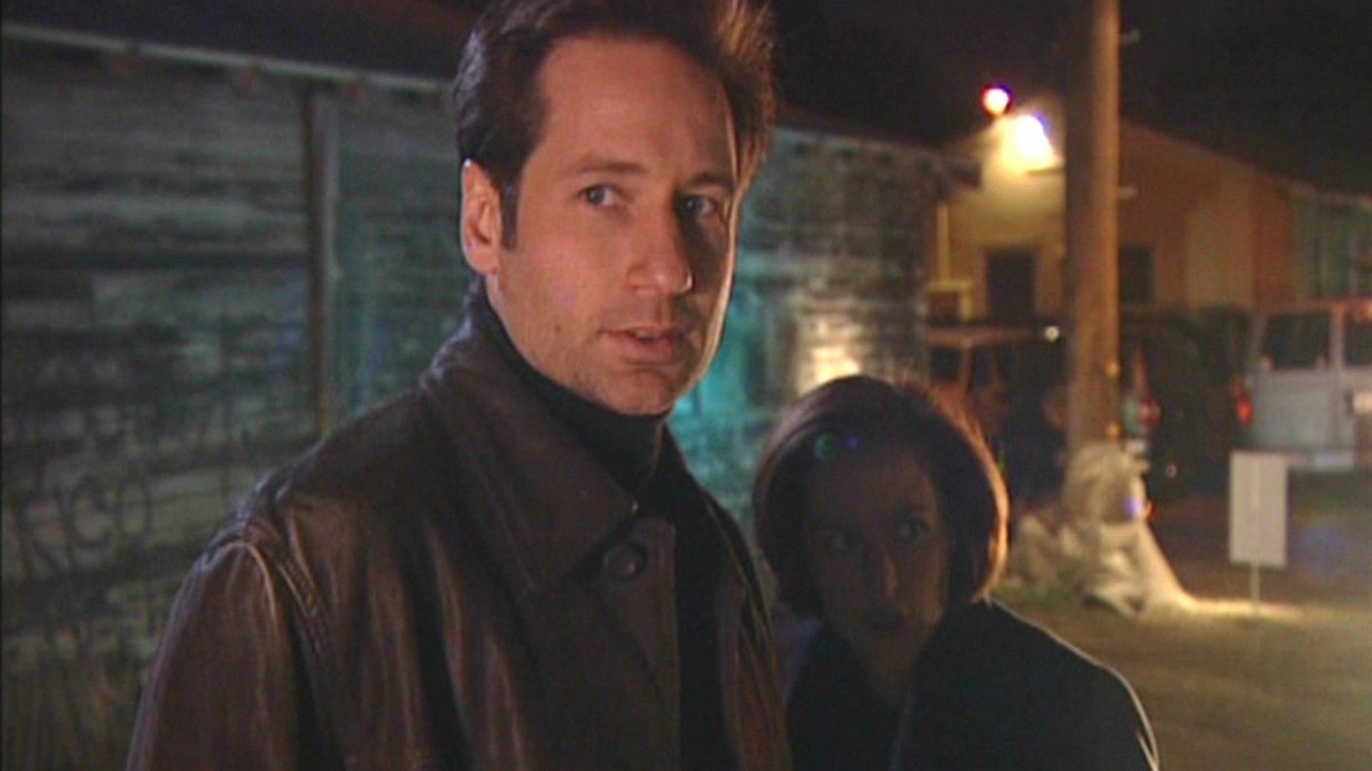 david duchovny and gillian anderson in the x files episode x cops