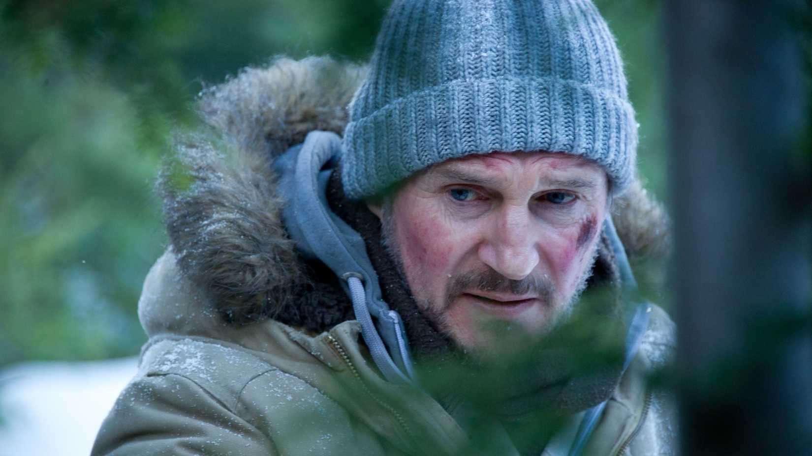 Liam Neeson em cena de suspense de ação