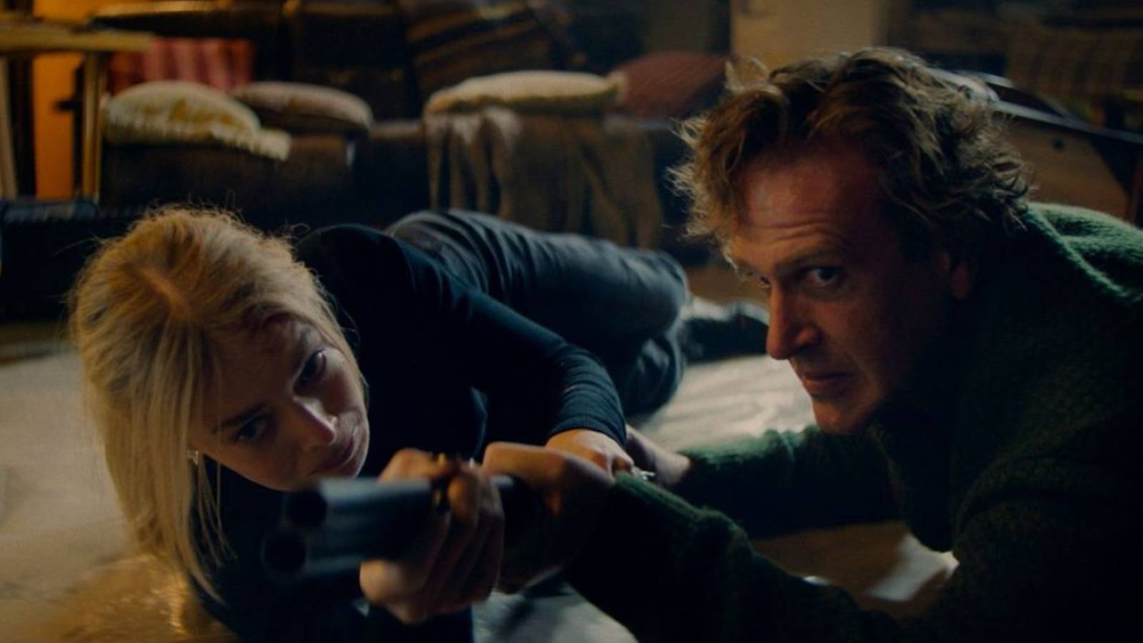 'Over Your Dead Body' Kritik: Segel und Weaving sorgen für Lacher ...
