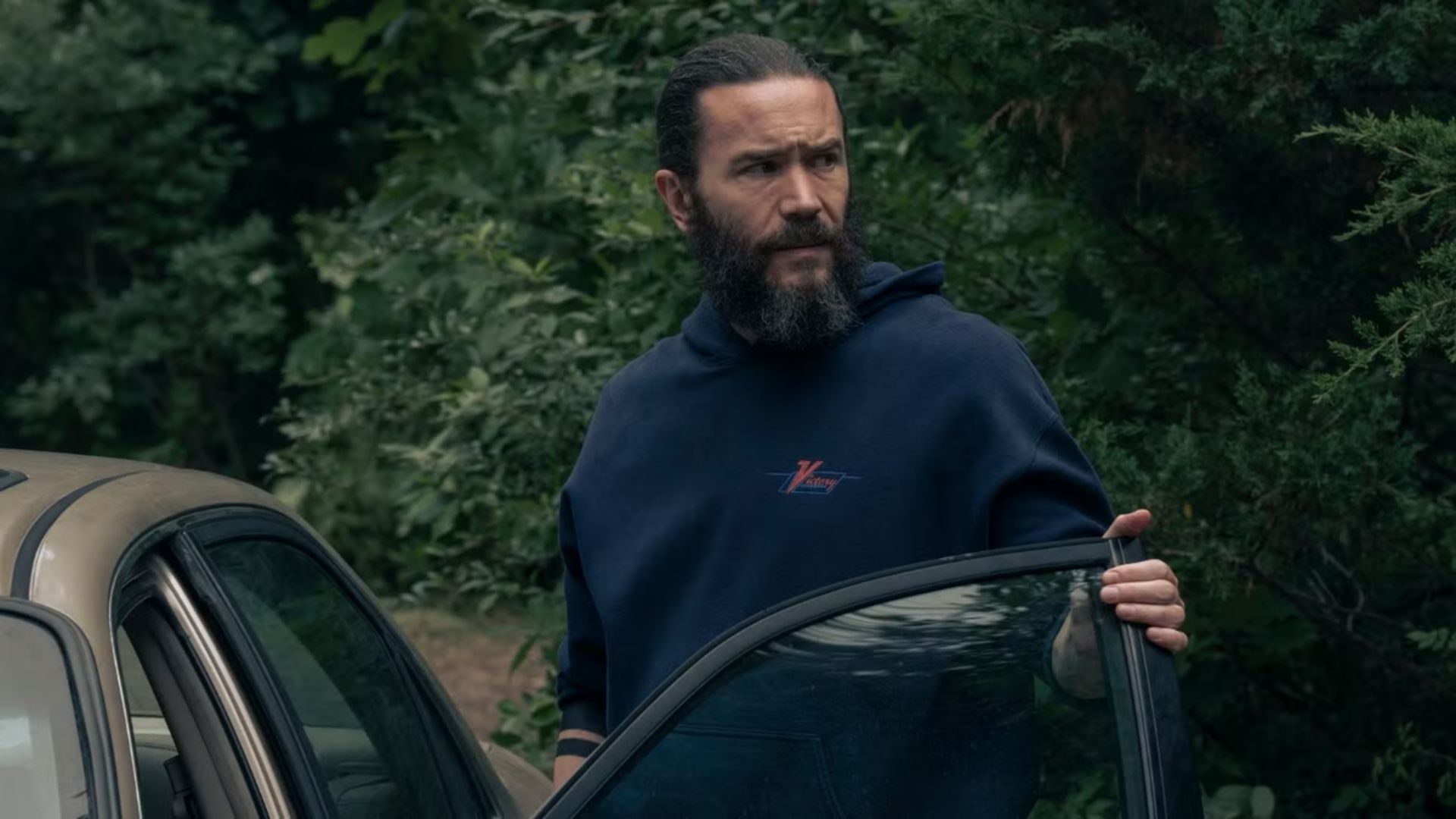 Tom Pelphrey como Robbie Pendergast na série Task da HBO