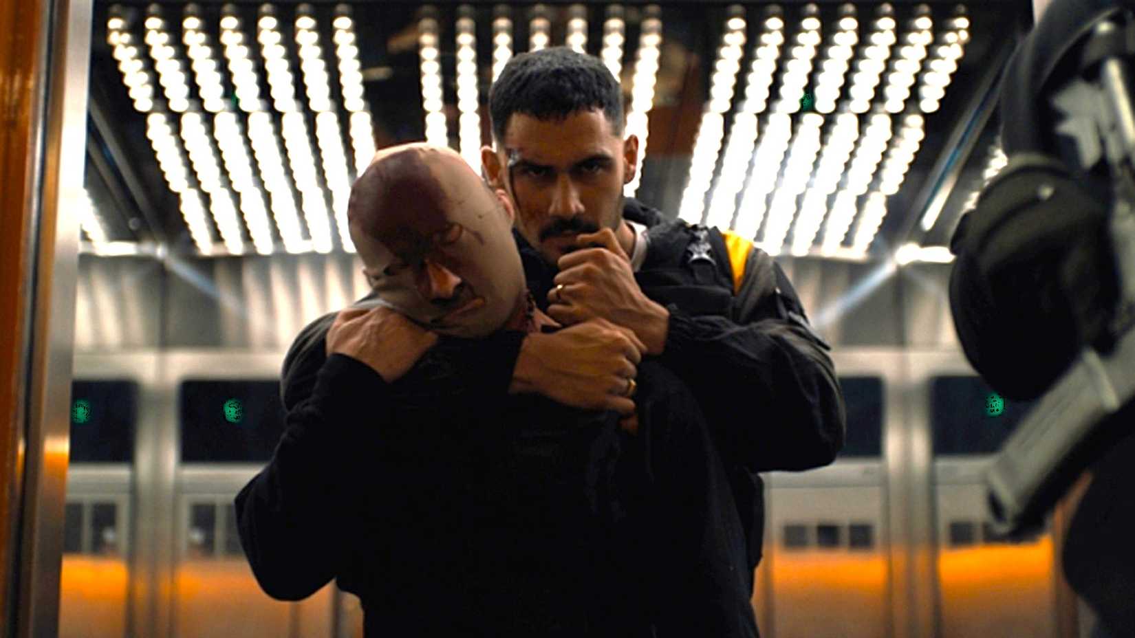Cena de ação do filme Vengeance