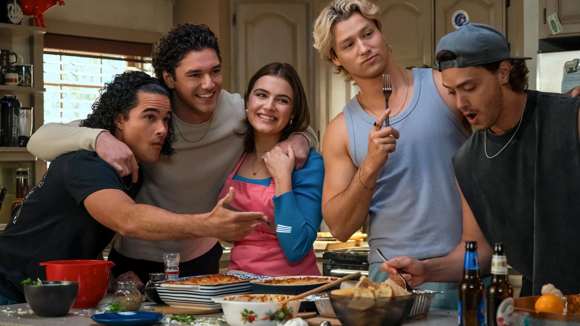 Belmont Cameli, Ella Bright, Antonio Cipriano, Jalen Thomas Brooks, and Stephen Kalyn in Off Campus (2026)