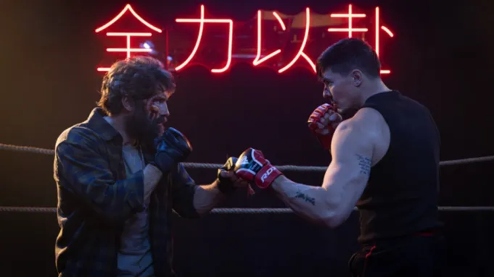 Scott Adkins e Lewis Tan em cena de Brawler
