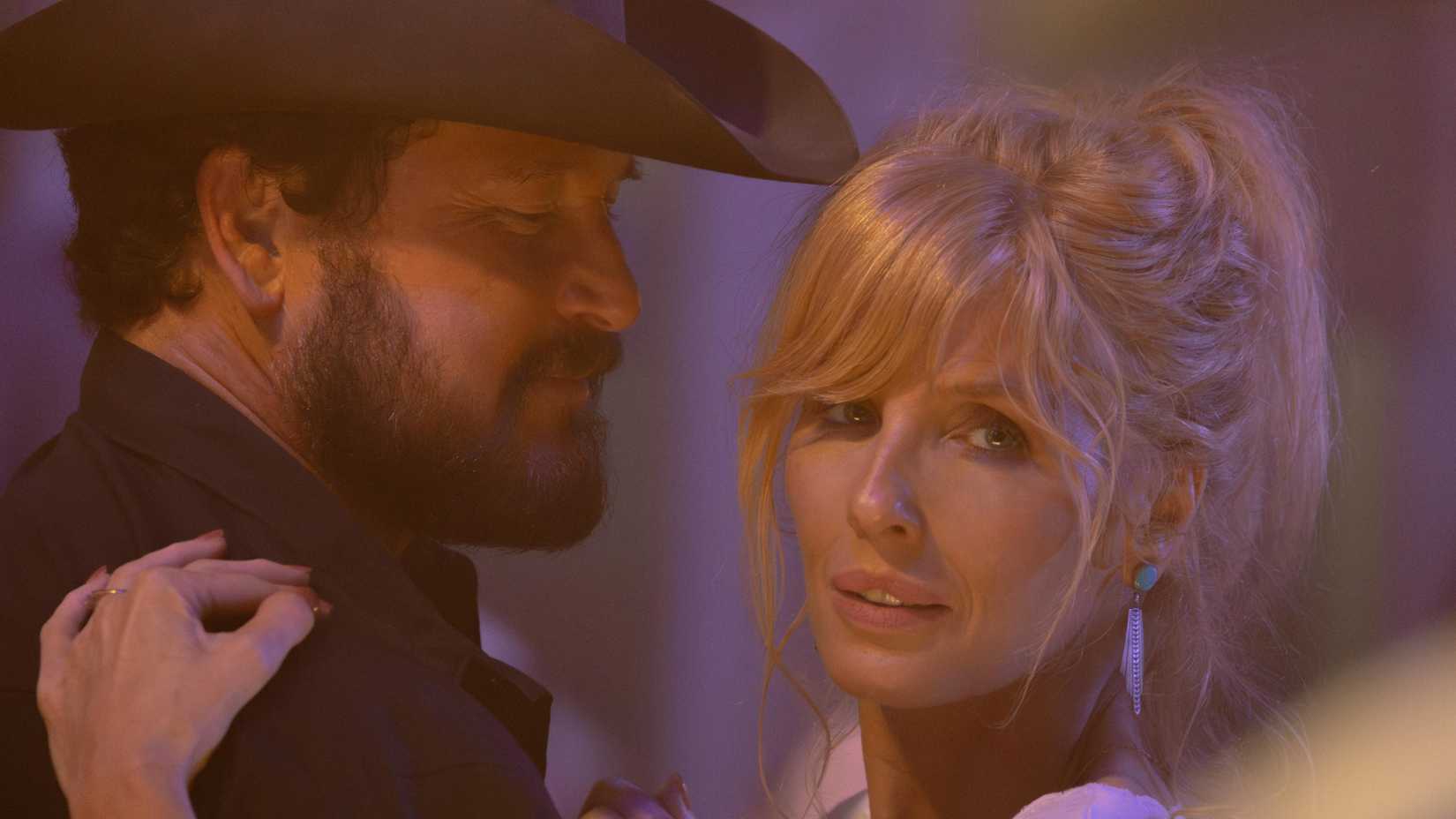 Rip e Beth em cena de Dutton Ranch