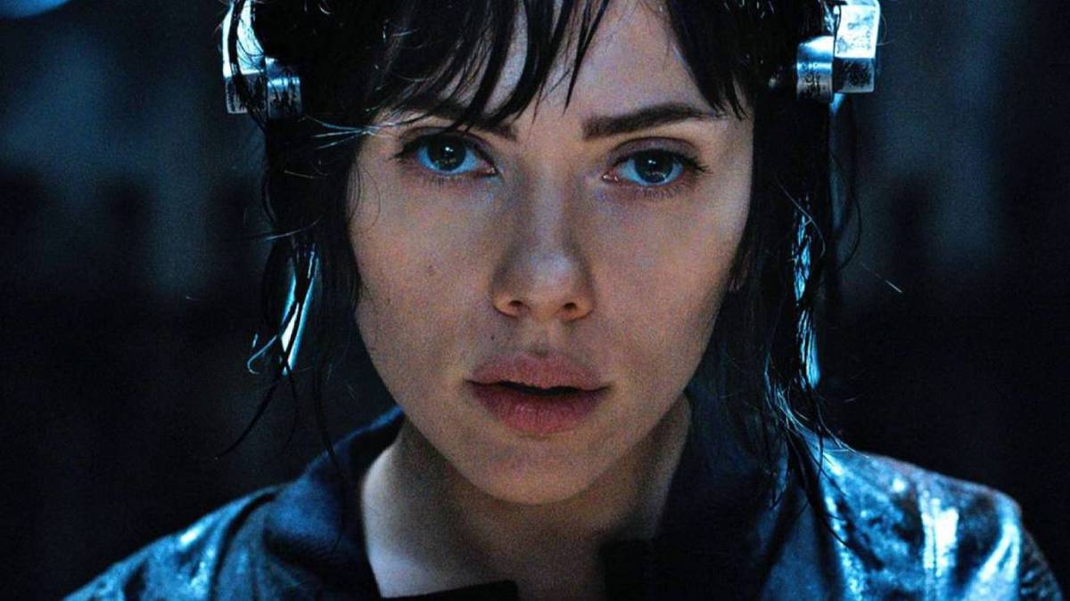 Scarlett Johansson Returns to Superhero Action in New Look at 'The Batman ...