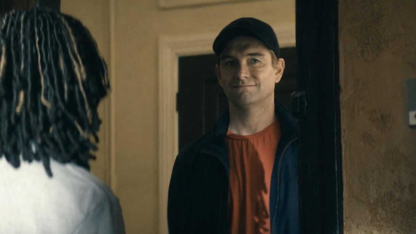Antony Starr as Homelander speaking with Susan Heyward as Sister Sage in The Boys