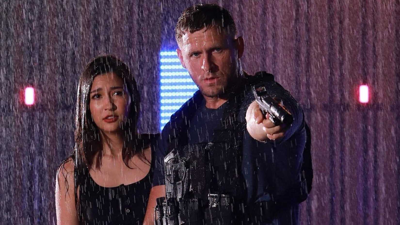 Cena do filme Bang com Jack Kesy