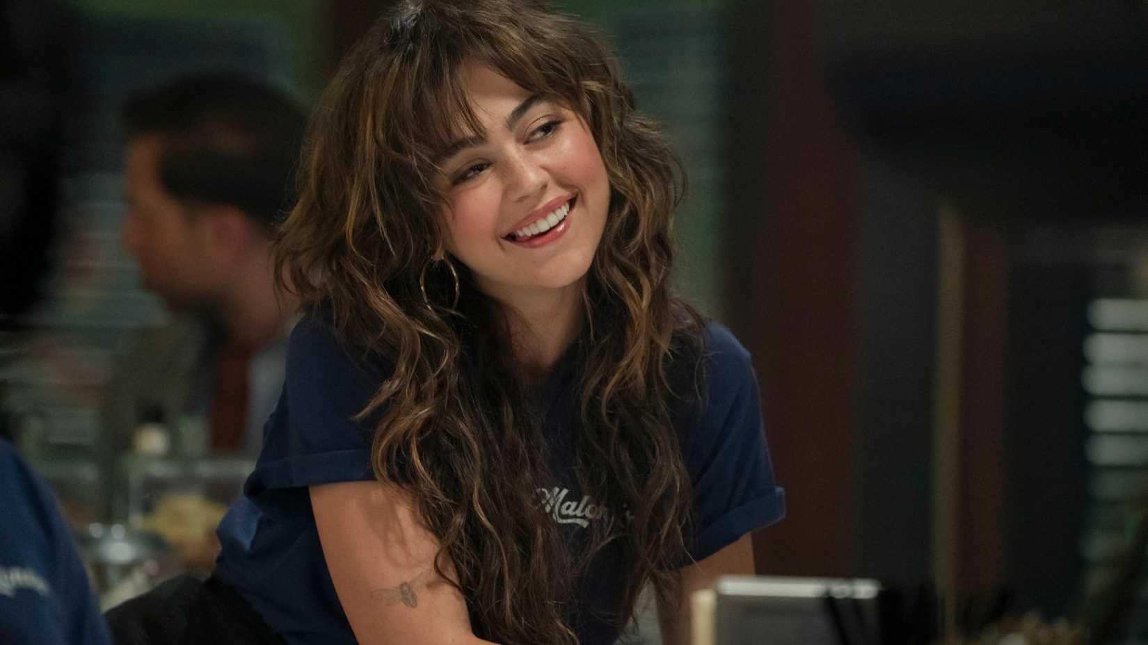 Allie (Mika Abdalla) em Off Campus