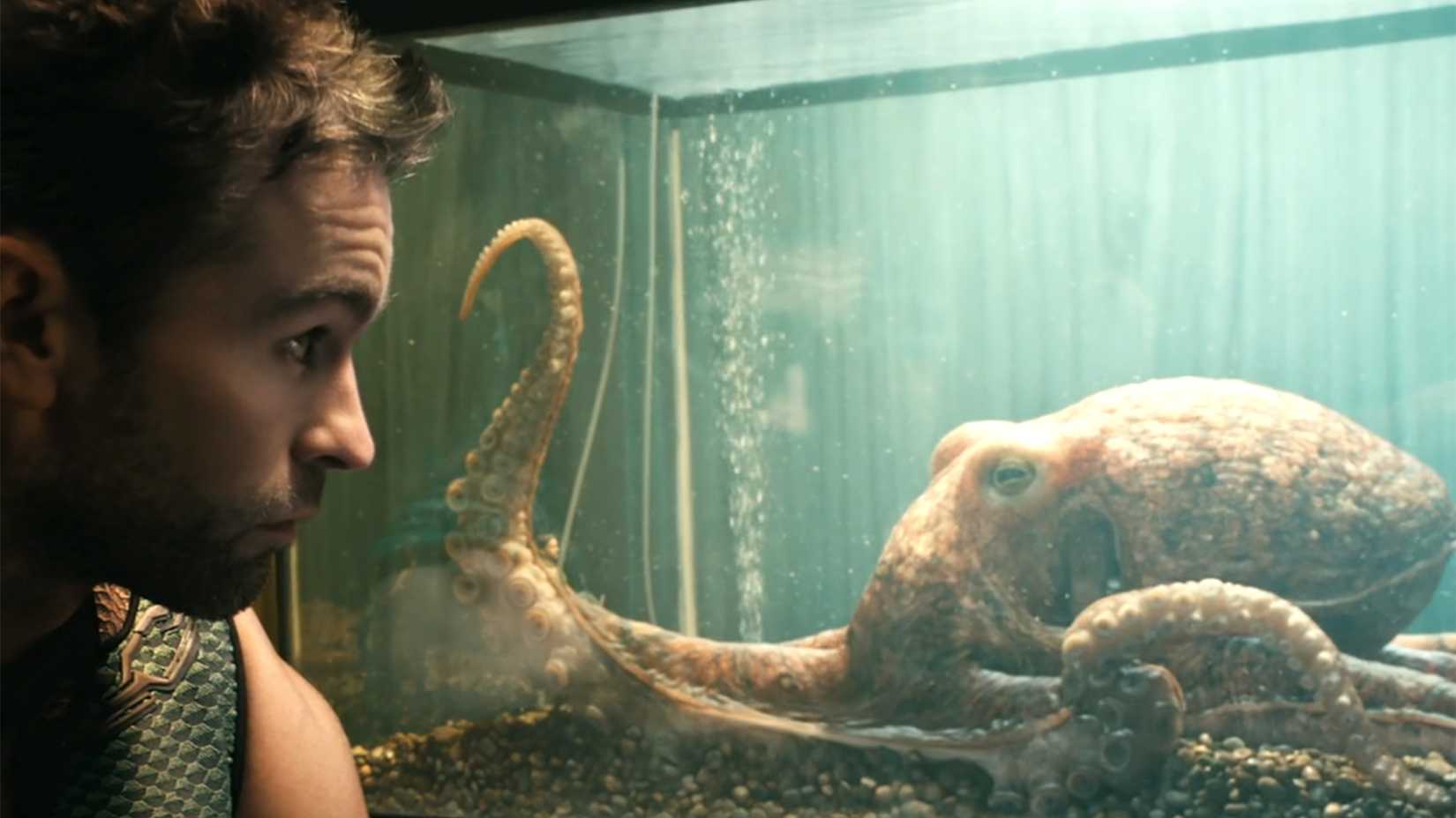 The Deep talking to Ambrosius in her aquarium in The Boys.