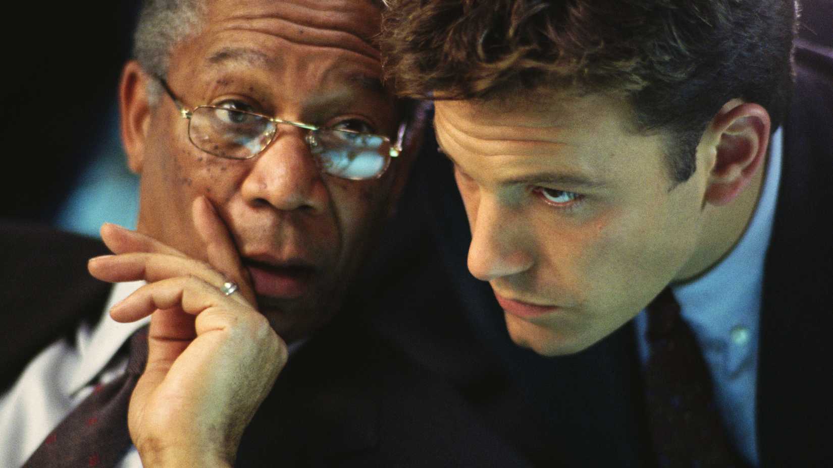 Morgan Freeman e Ben Affleck em A Soma de Todos os Medos