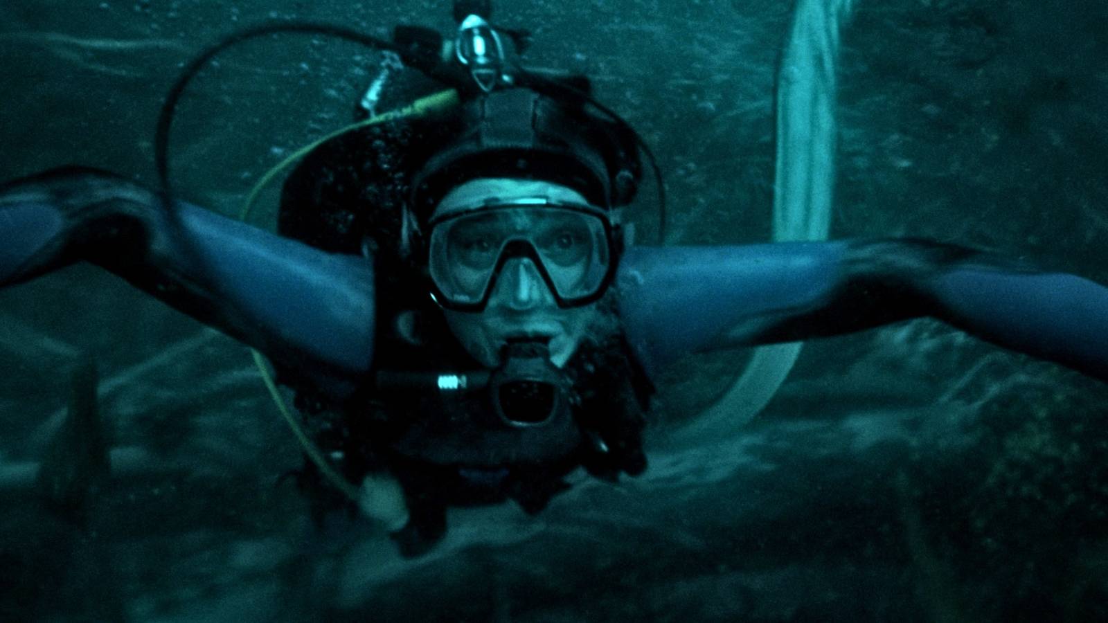 Star aus „Weapons“ wird im Trailer zum neuen Survival-Thriller „Whalefall“ ...