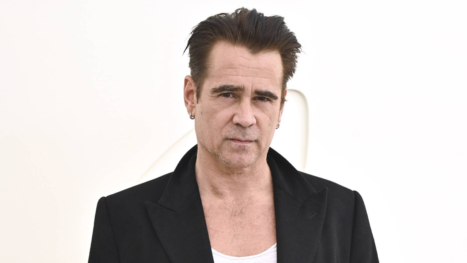 Colin Farrell's Apple TV Show Is a Secret Sci-Fi Thriller You Should Binge