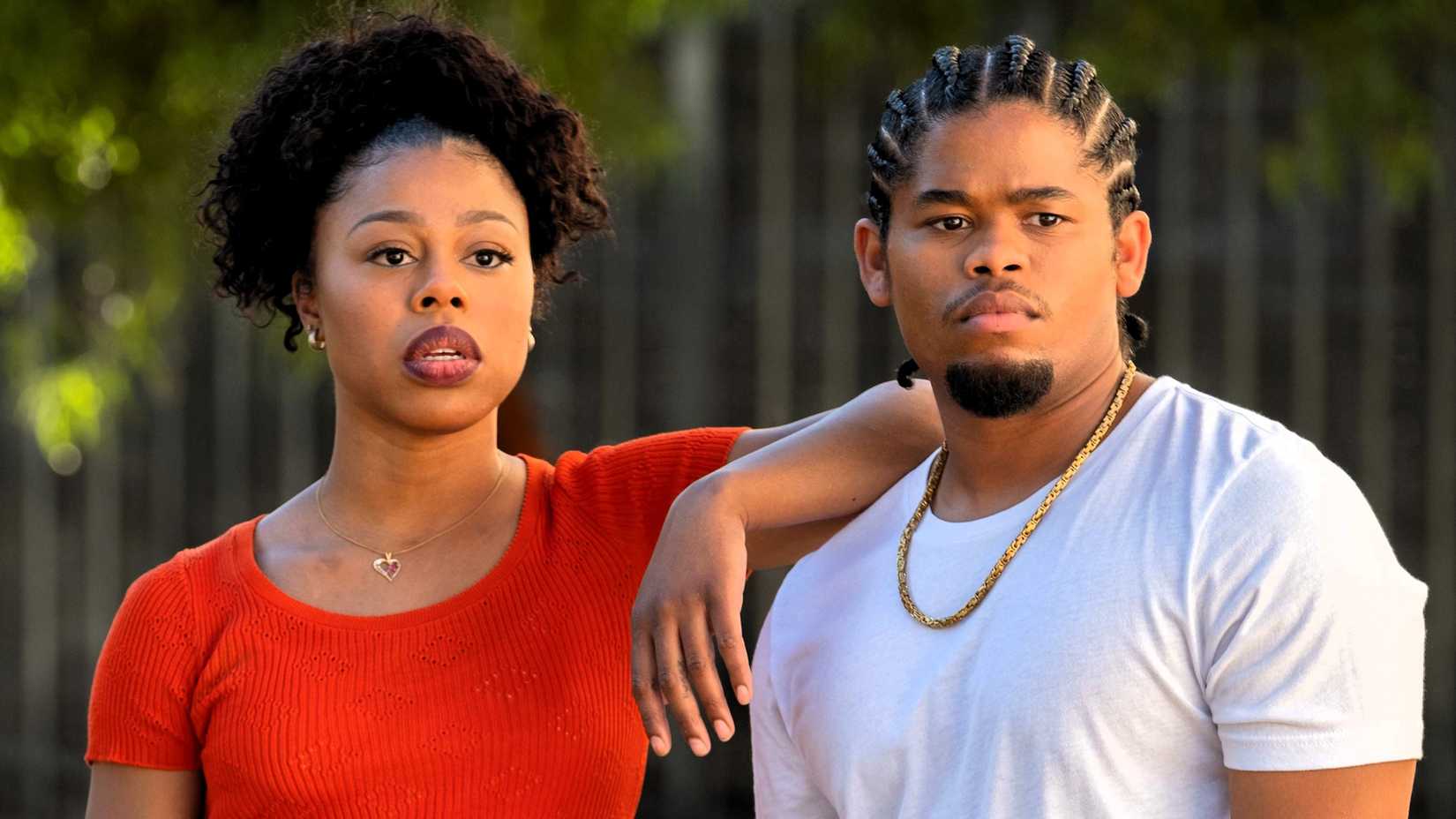 Gail Bean e Isaiah John en Compromiso (2022)