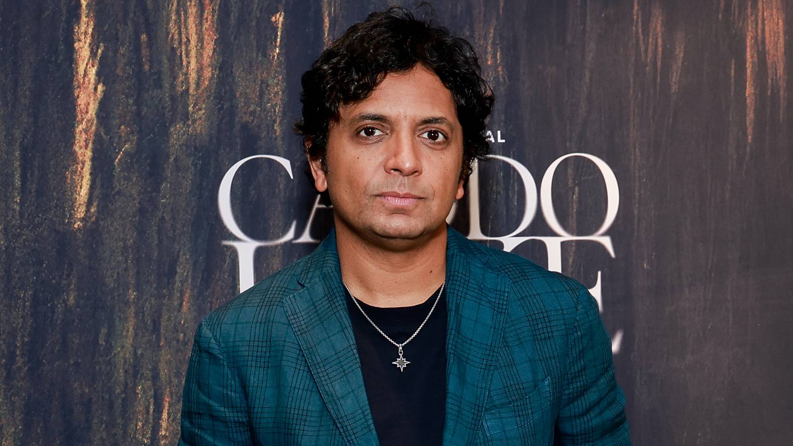 M. Night Shyamalan's Comic Book Classic 'Unbreakable' Overtaken by Supernatural Thriller Hit at Global Box Office