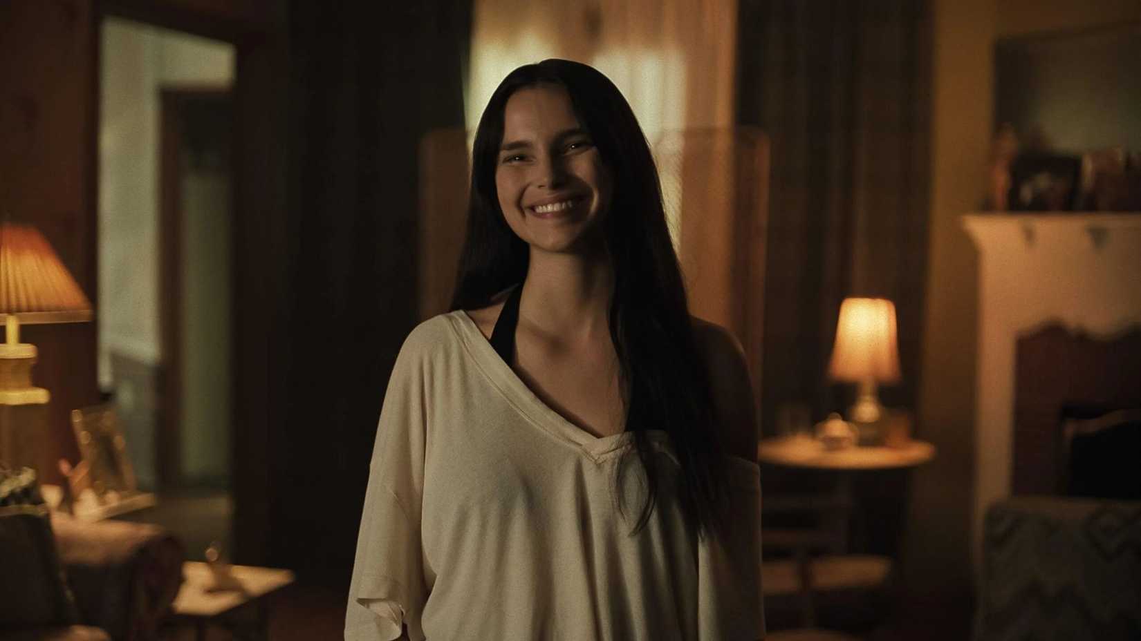 Inde Navarrette as Nikki Freeman in Obsession