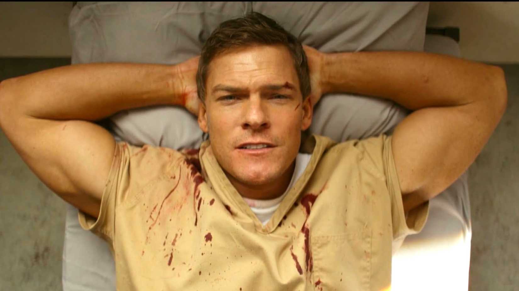 Alan Ritchson in Reacher
