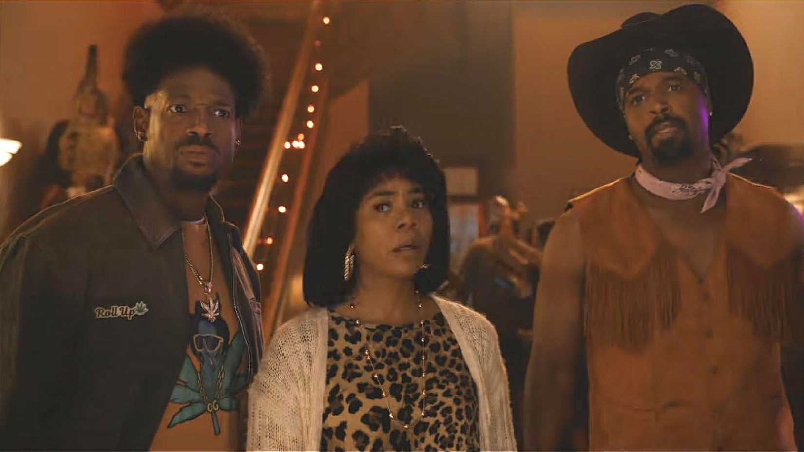 Marlon Wayans, Regina Hall, and Shawn Wayans in Scary Movie