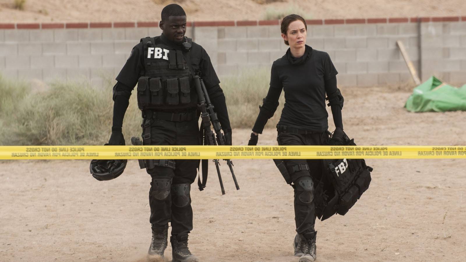 Daniel Kaluuya and Emily Blunt in Sicario