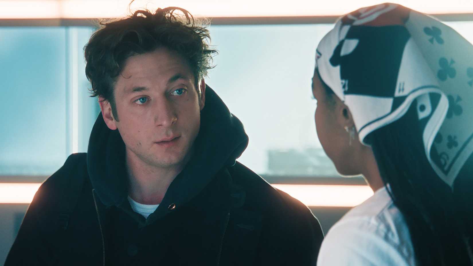 Carmy (Jeremy Allen White) and Sydney (Ayo Edebiri) talking in The Bear