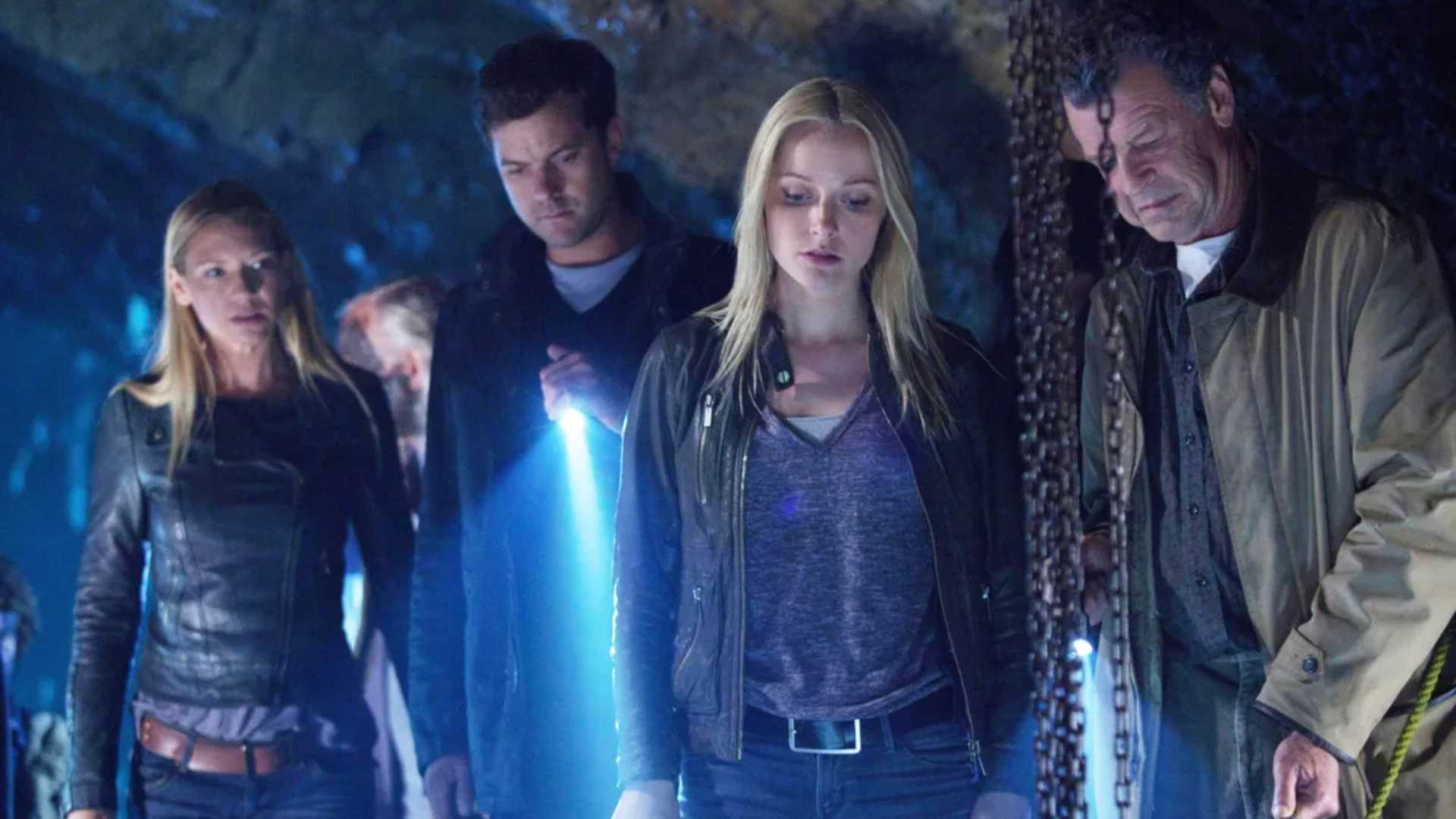 The Fringe Unit shines flashlights in Fringe
