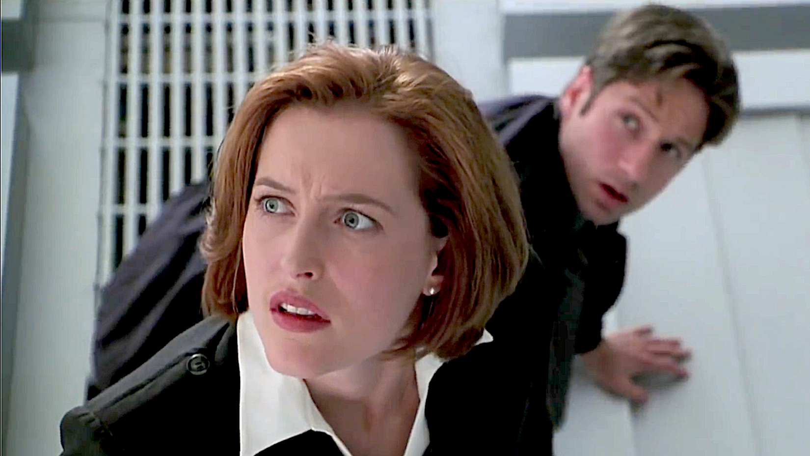 Gillian Anderson as Dana Scully and David Duchovny as Fox Mulder in The X-Files: Fight the Future