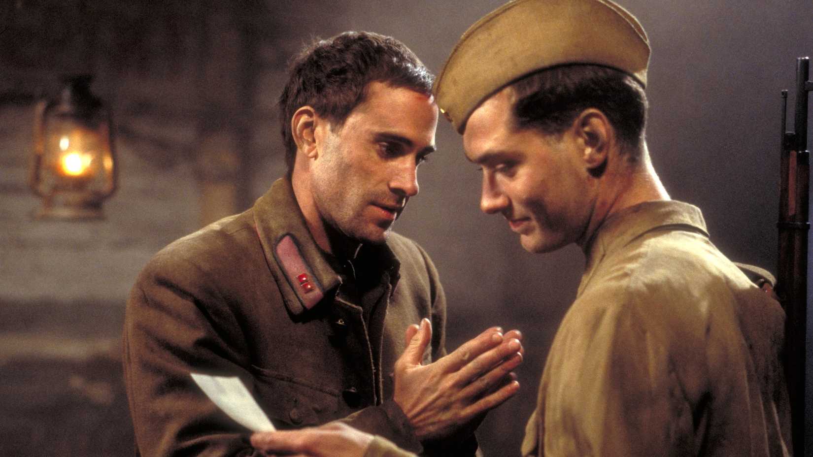 Jude Law as Vassili and Joseph Fiennes as Danilov in Enemy at the Gates