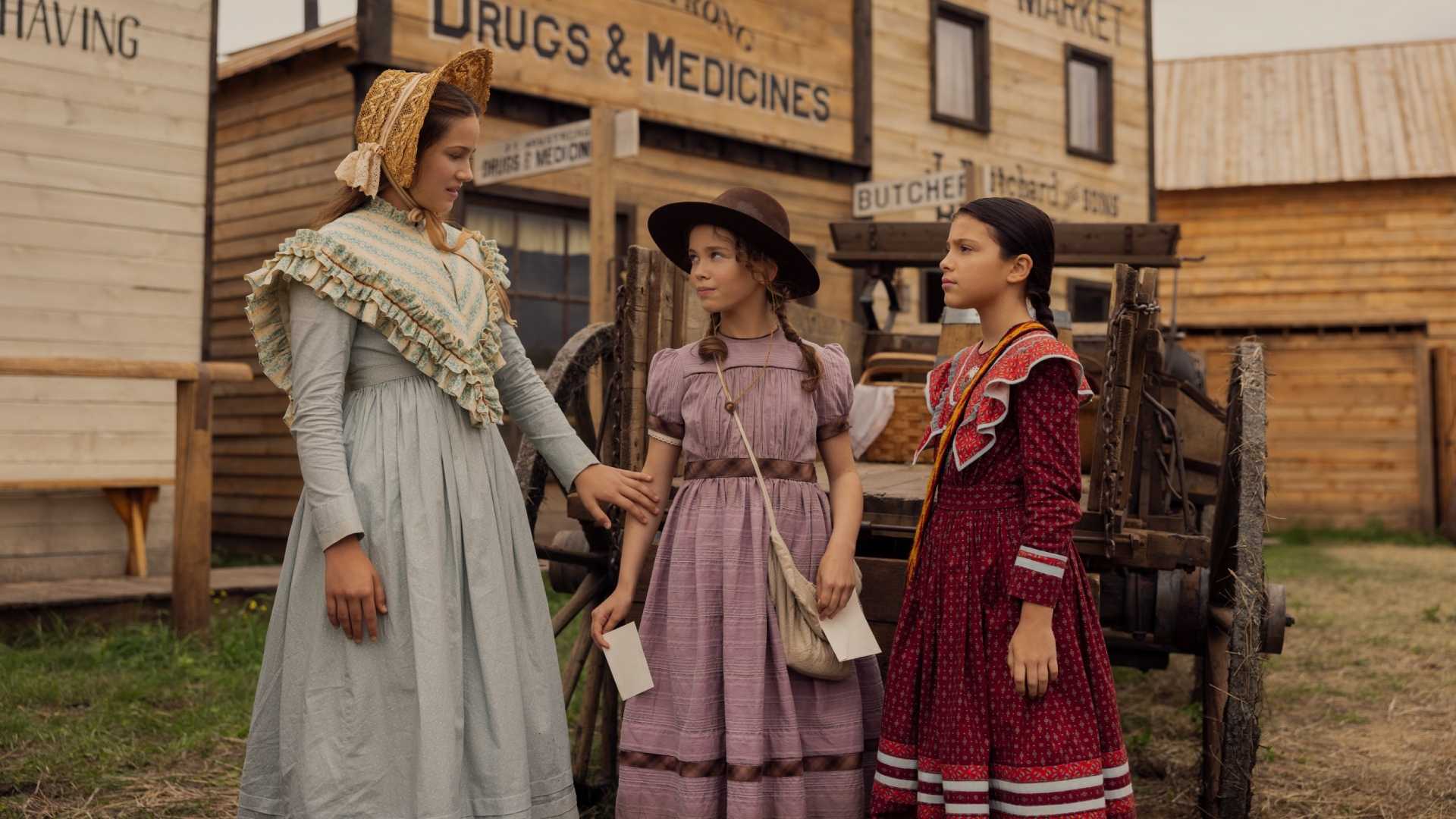 Skywalker Hughes, Alice Halsey, and Wren Zhawenim Gotts in Little House on the Prairie