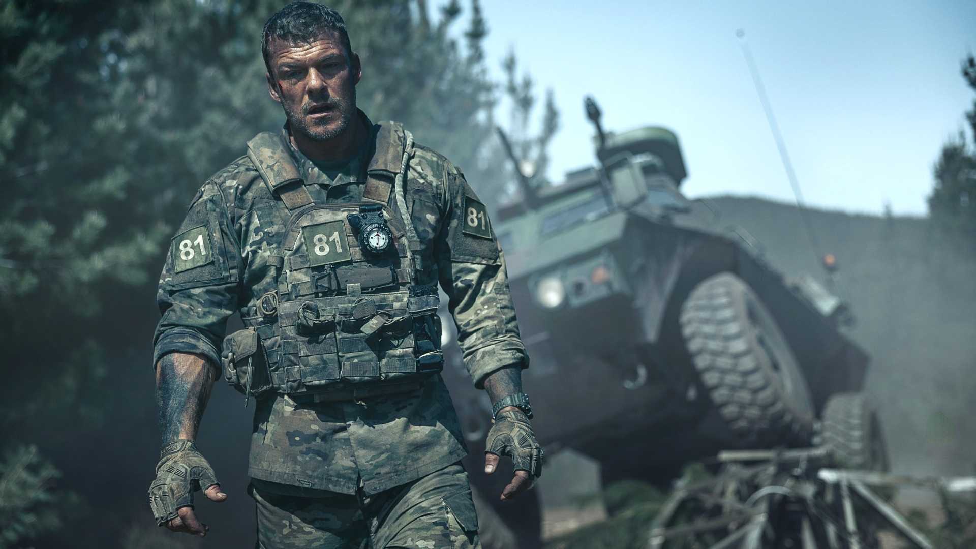 Alan Ritchson Full Alan Ritchson Goes Full 'Halo' as Action Sci-fi Adaptation Officially ...