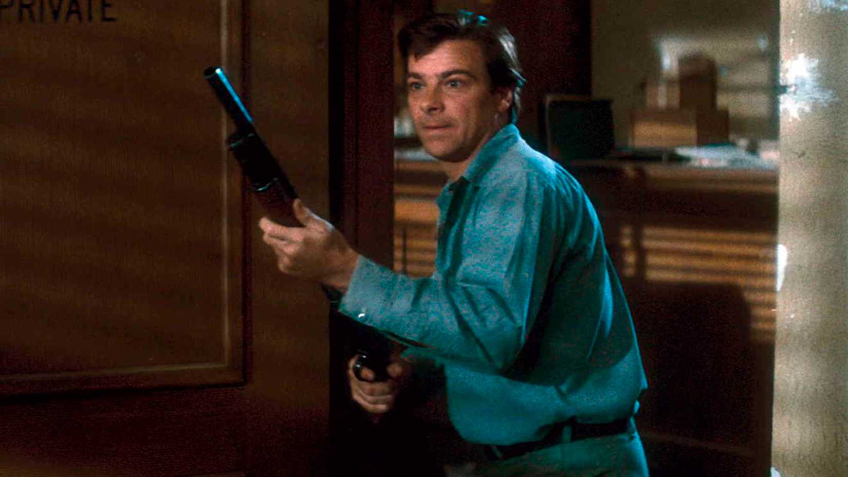Napoleon holds a shotgun in Assault on Precinct 13