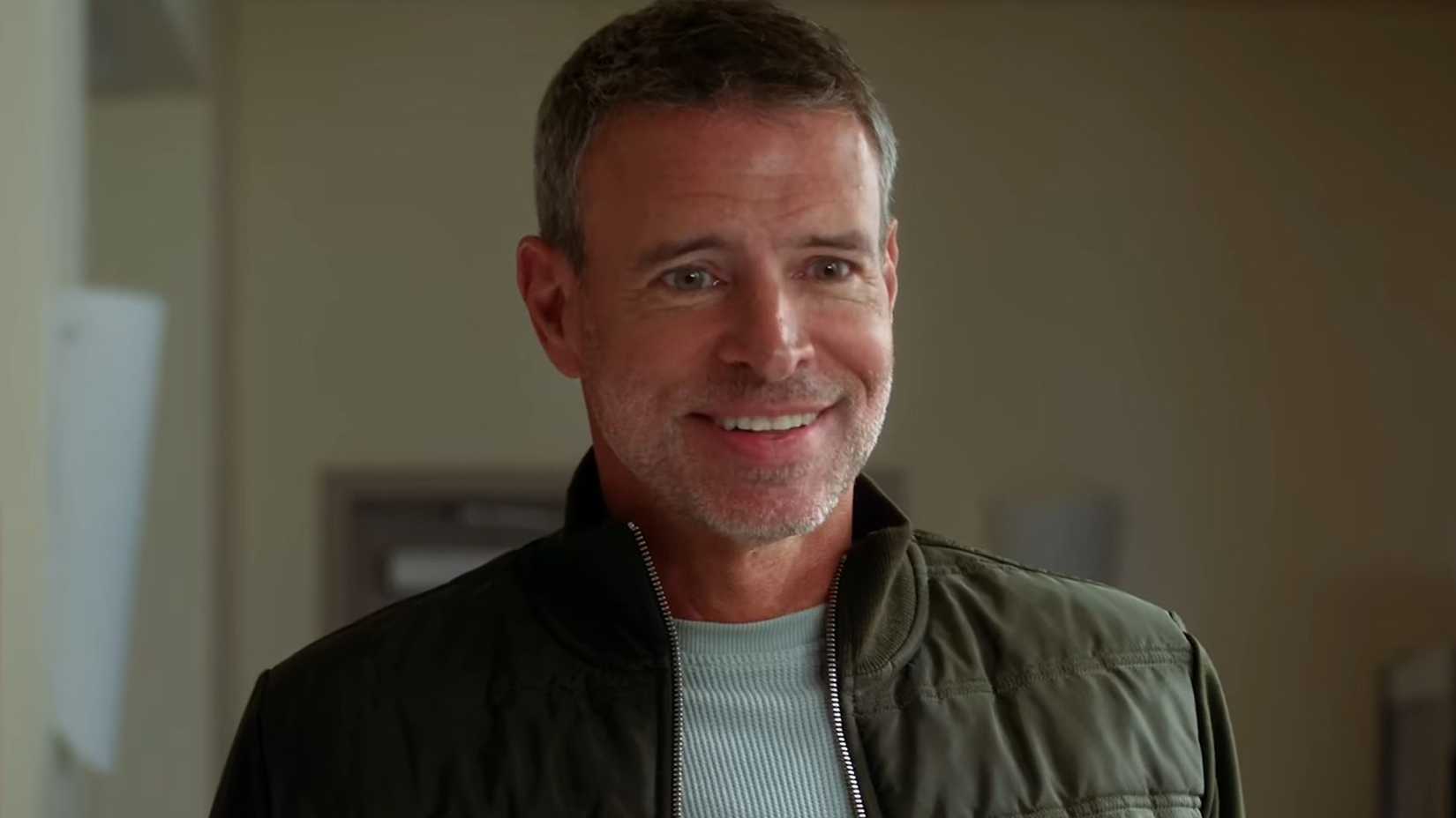 Scott Foley smiling as Sean in Scrubs