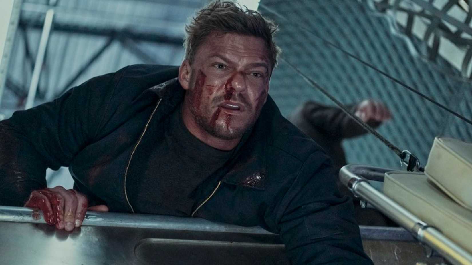 Jack bleeds on a steel beam in Reacher