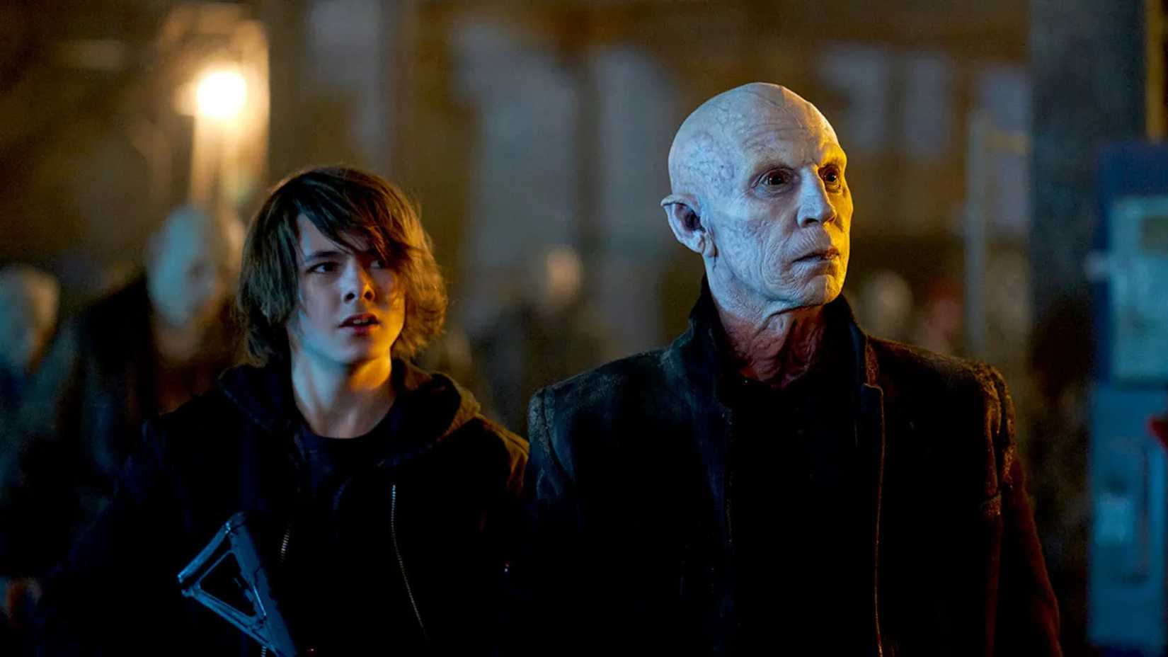 Max and Quinlan stand together in The Strain