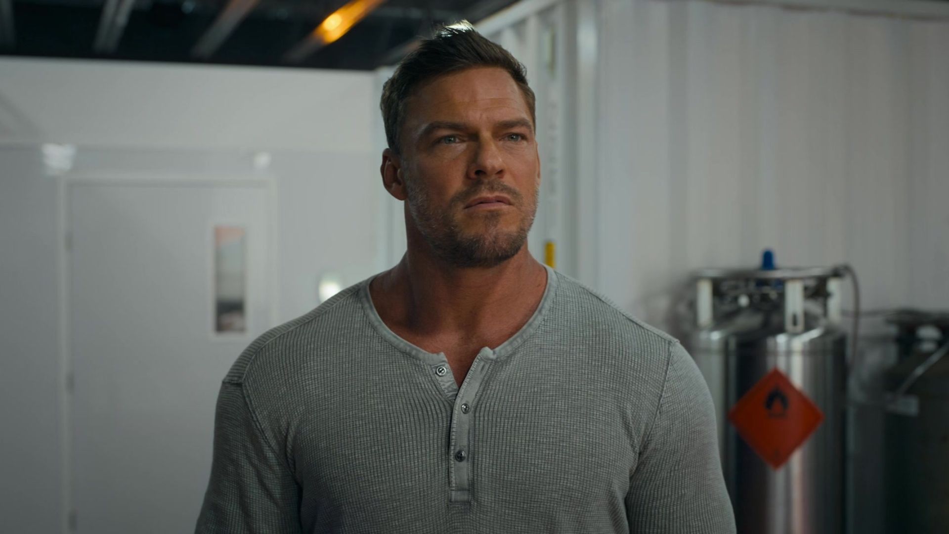 Alan Ritchson's 94-Minute Action Flop With a Sci-Fi Twist Refuses To ...
