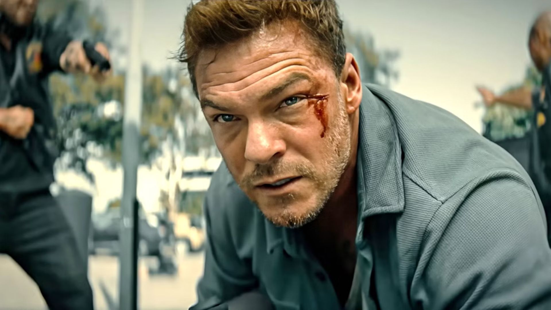 Alan Ritchson's New Action Thriller Fails to Catch Henry Cavill's War ...