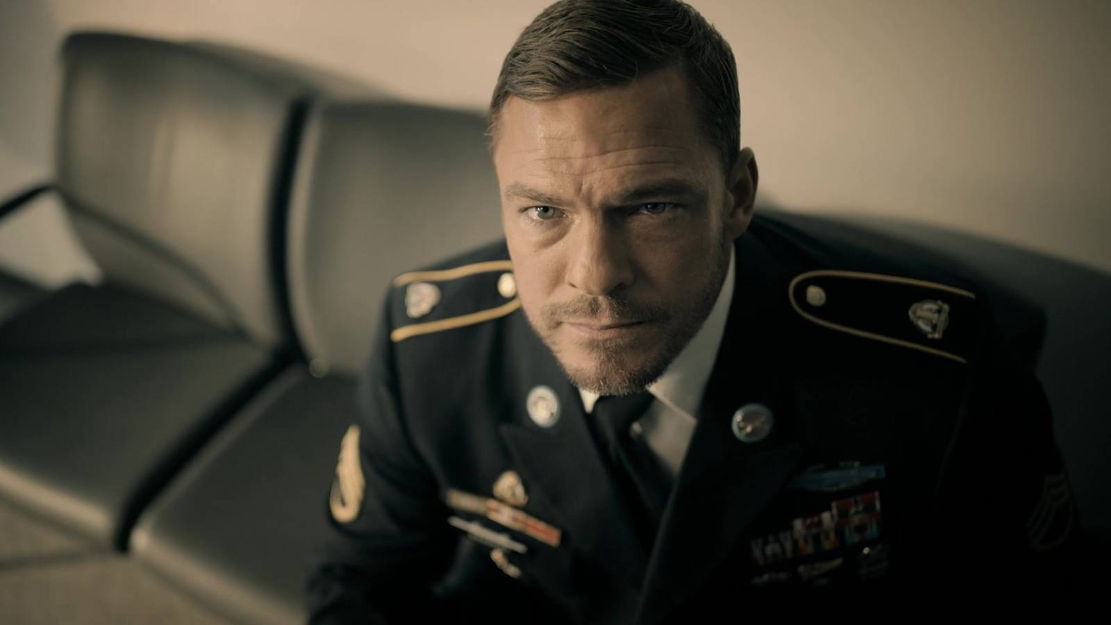 Alan Ritchson's 94-Minute Action Flop With a Sci-Fi Twist Refuses To ...
