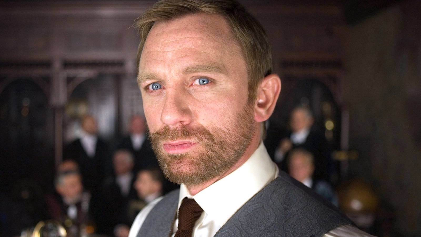 Daniel Craig Debuts as the Magician in First-Look Photos of Netflix's ...