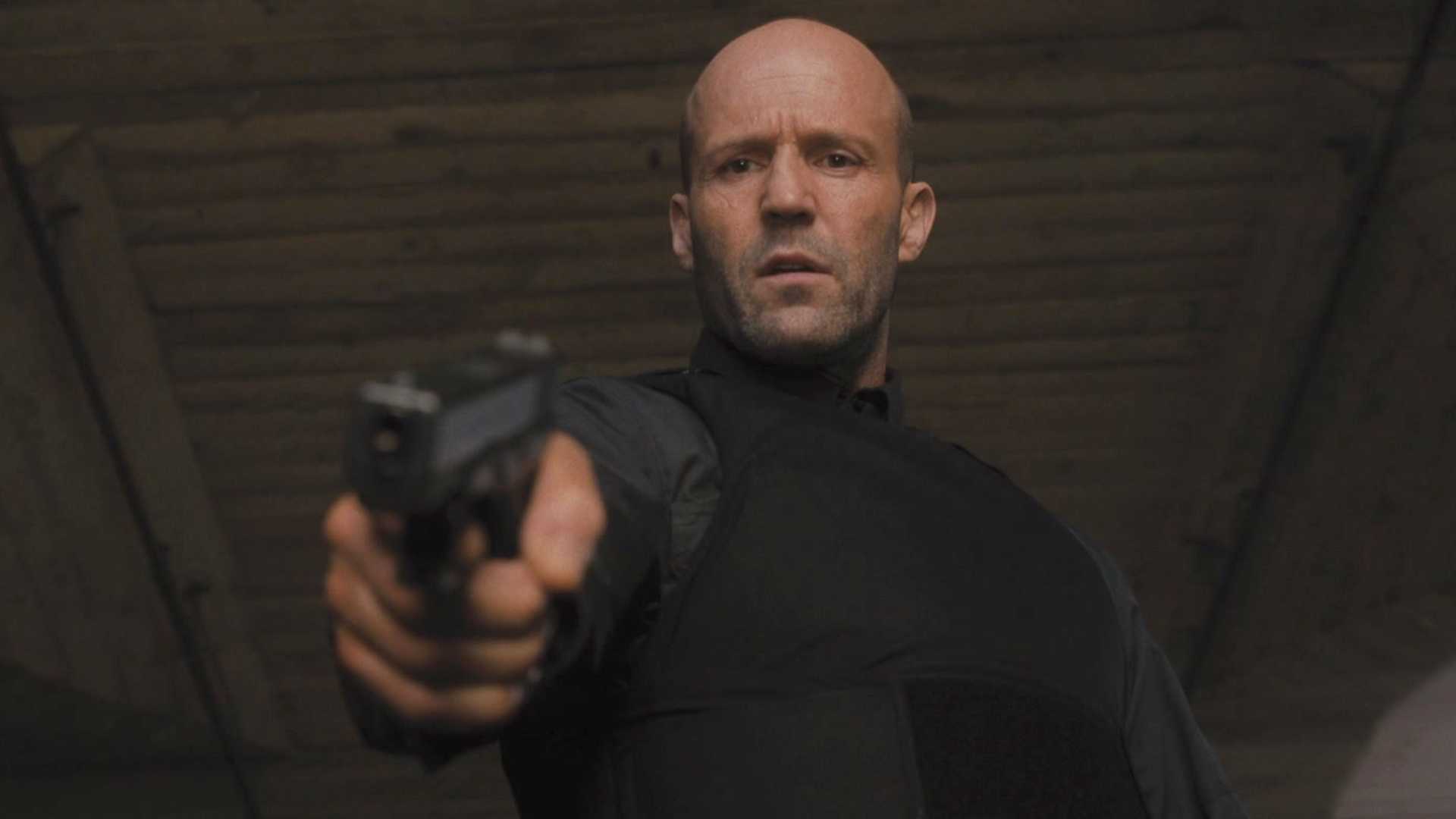 Jason Statham points a gun in the film Wrath of Man