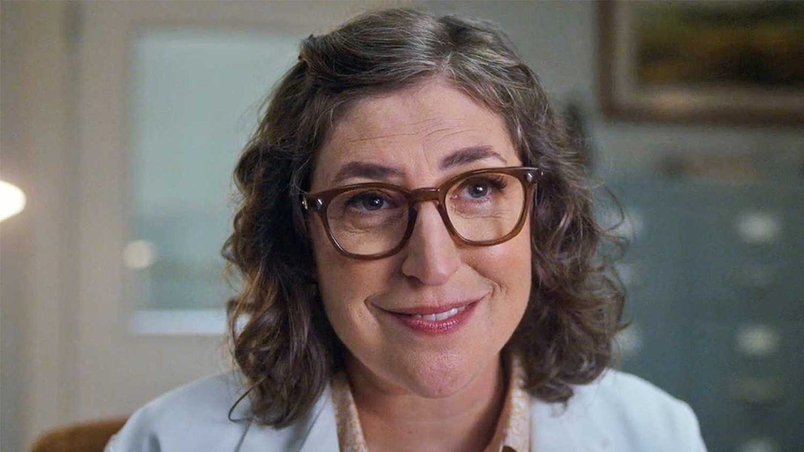 Mayim Bialik as Amy smiling during a therapy session with Stuart in Stuart Fails to Save the Universe.