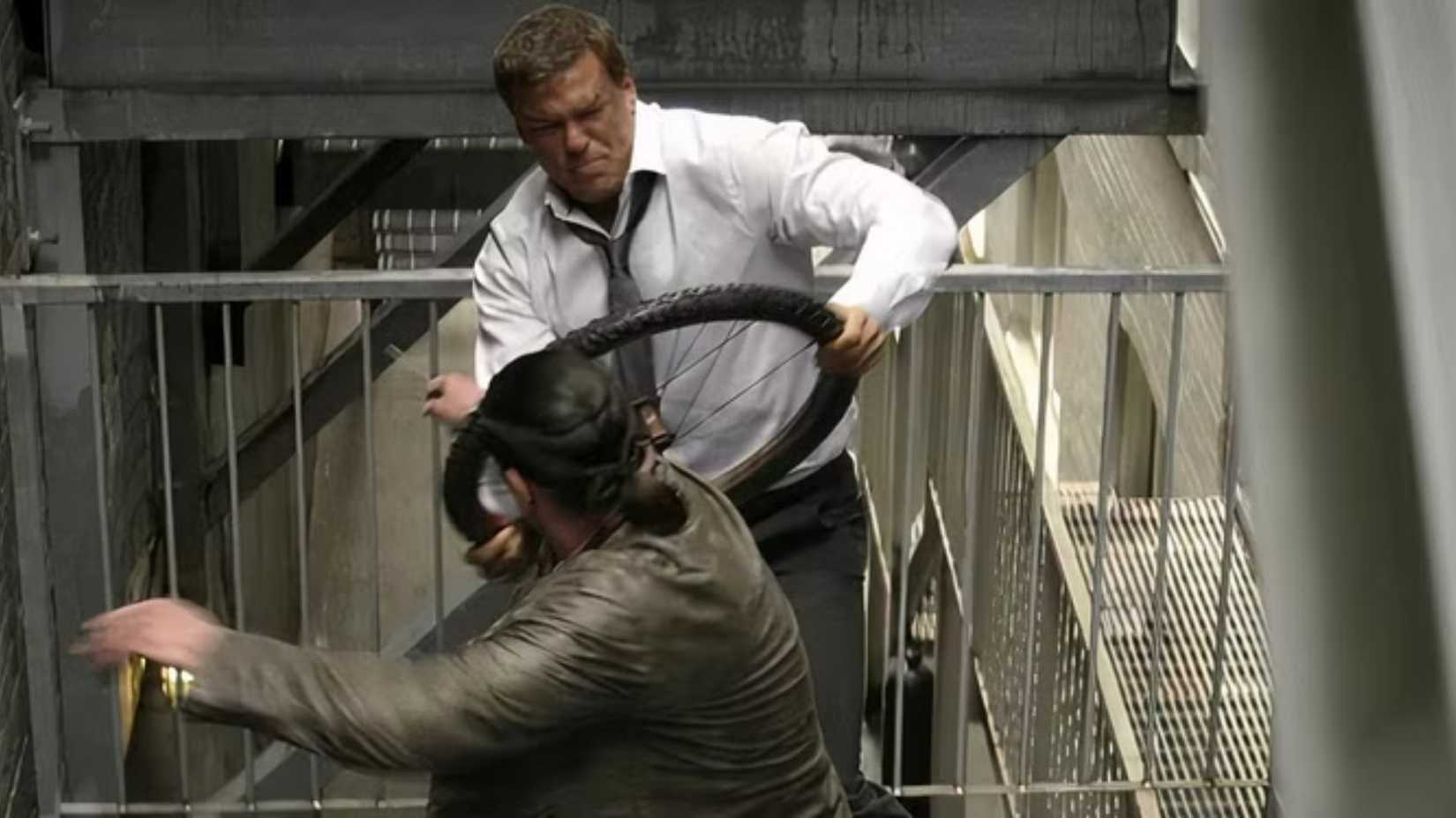 Reacher using a bike tire as a weapon