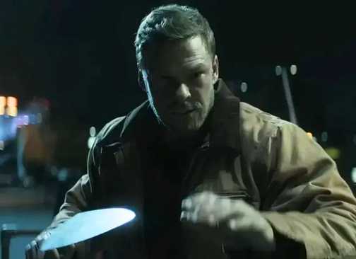 Reacher uses a trowel as a weapon