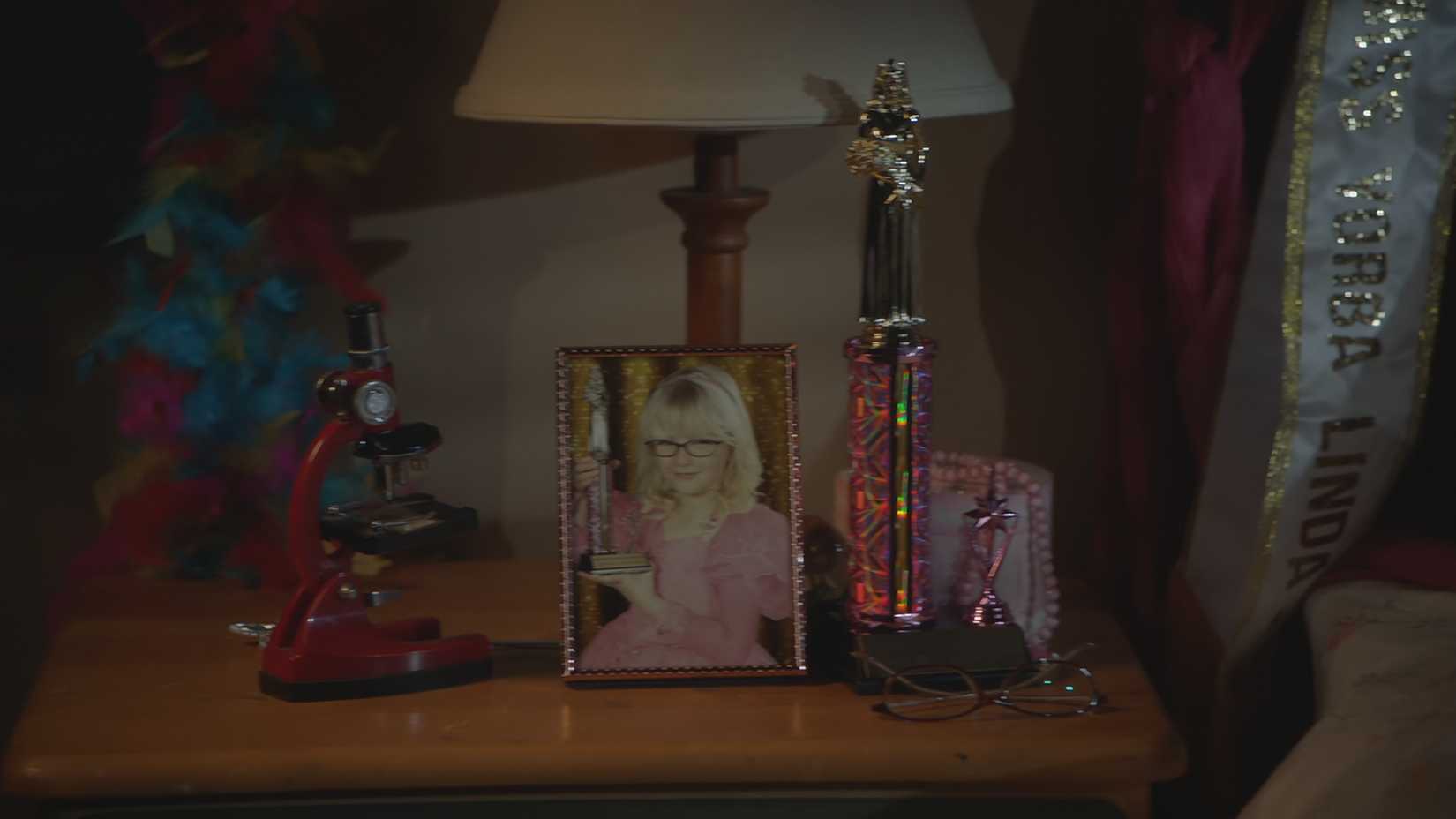 'Stuart Fails to Save the Universe' Reveals Bernadette's Alcoholic Mom Pushed Her Into Pageants