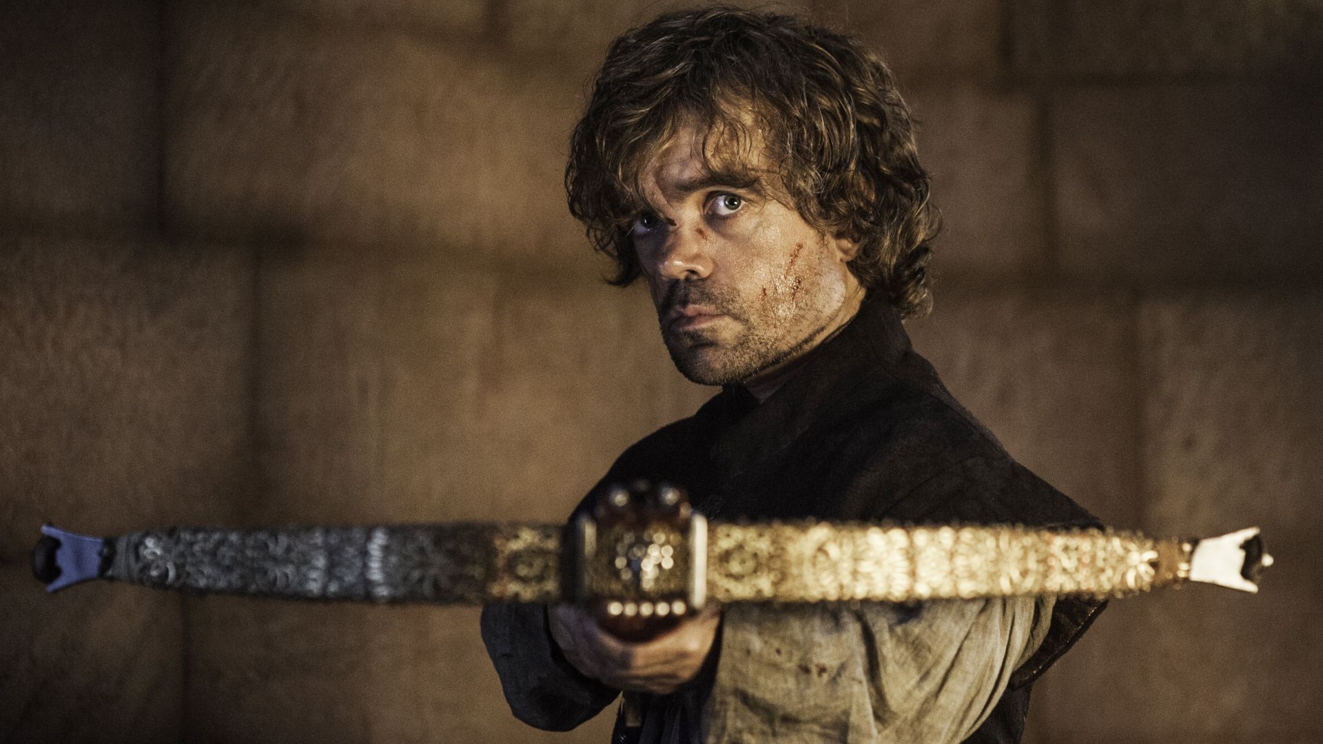 Tyrion holding a crossbow in Game of Thrones Season 4