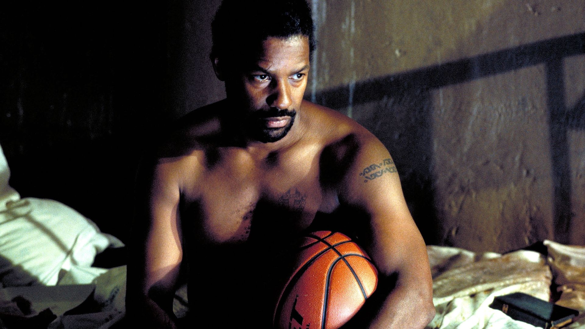 Denzel Washington's 129-Minute Crime Thriller Classic Locks in New ...