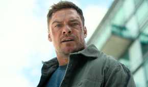 Alan Ritchson looking shocked as Jack Reacher in Reacher